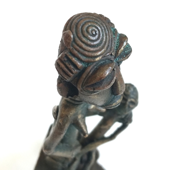 Antique Mother and Child Brass Bronzed Sculpture from Africa 5" (Very Old) - Picture 6 of 16